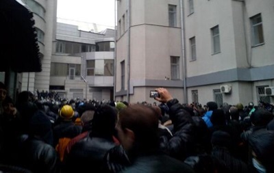 У Харкові проросійські активісти штурмують мерію