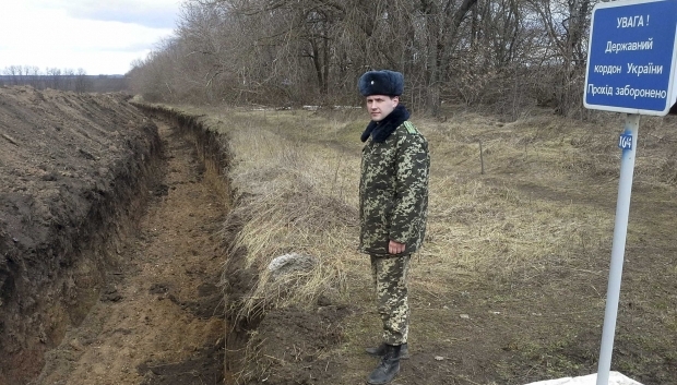 На Сумщині почали рити майже 300-кілометровий рів на кордоні з Росією